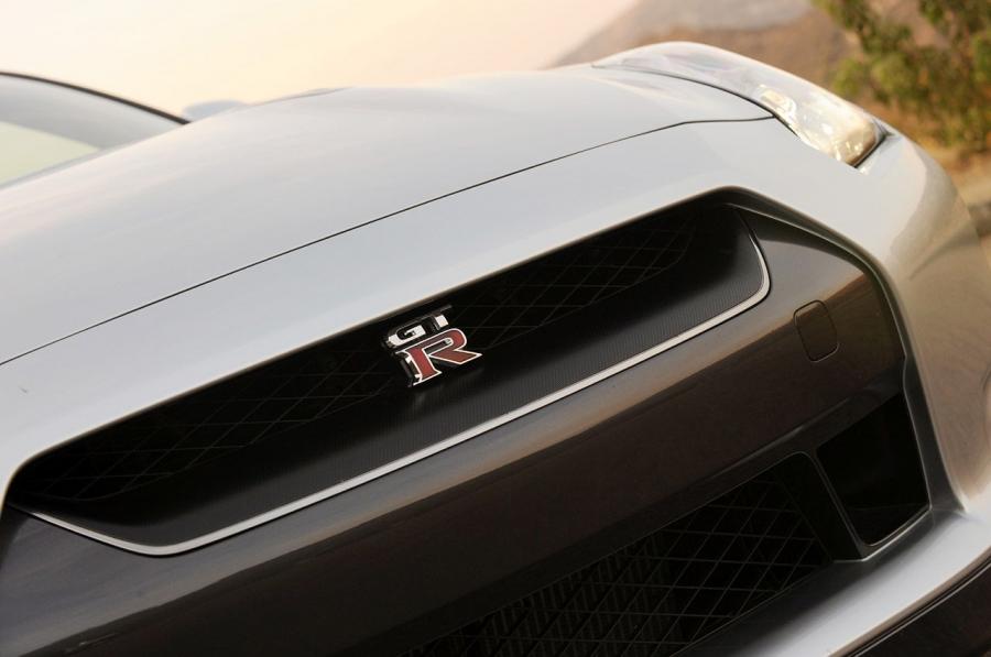  Nissan GT-R 2010 года  (фото 32 из 44)
